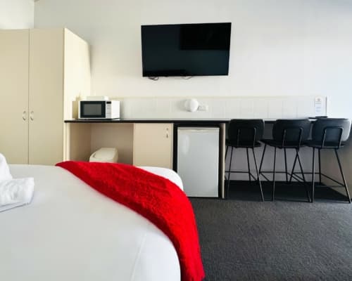 gunnedah-lodge-deluxe-2-bed-accommodation (5)