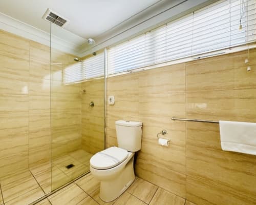 gunnedah-lodge-deluxe-2-bed-accommodation (8)